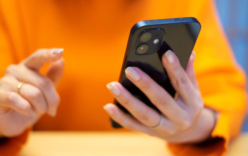 Signalements TikTok : comment l&rsquo;algorithme décide du ban ?